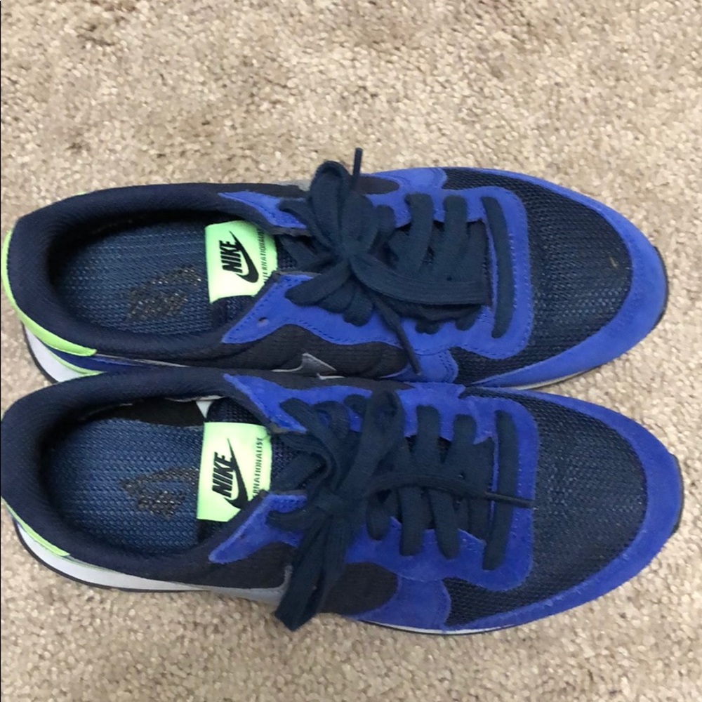 Nike classic shoes